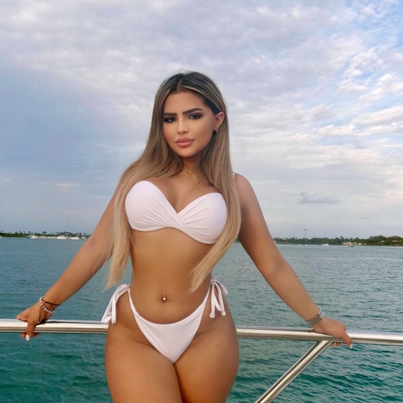 Chic White Bikini Set - Picture 1 of 6